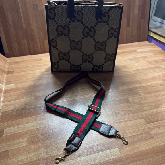 Brown and tan tote bag with optional red and green strap - Picture 3 of 15